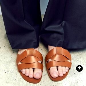 Zara Sandal Size 40 EU 8.5 US Flat CrissCross Leather Slider Slipper Casual Shoe